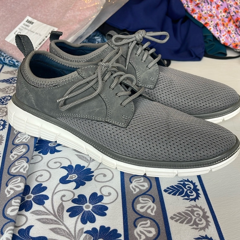 Men’s casual dressy sneaker